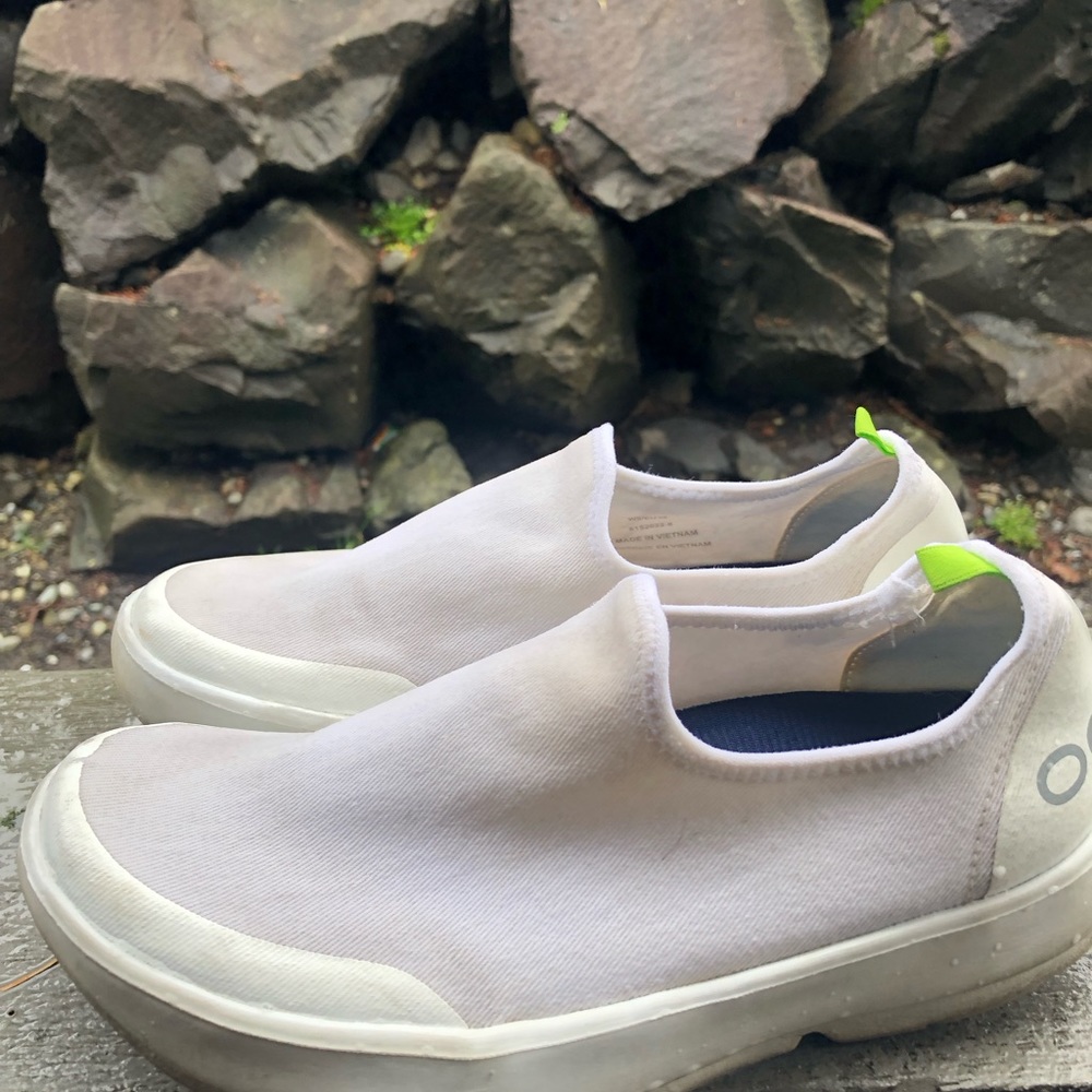 OOFOS OOmg Slip-On  Recovery Walking Women's White Slip On Shoes Size 8